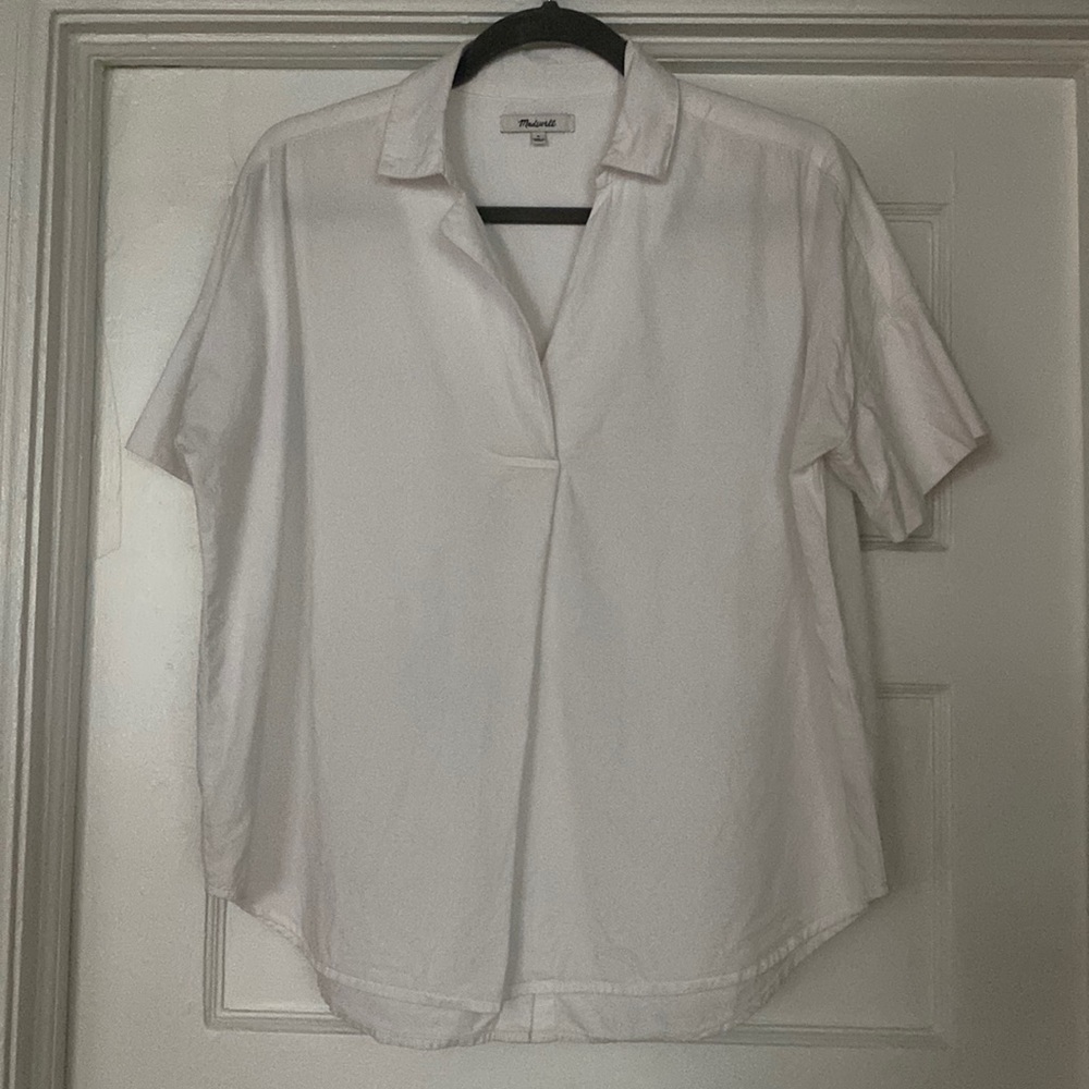 Madewell size small white top. Can cuff sleeves. Buttons down back.